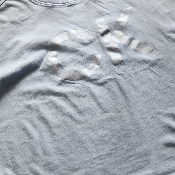 T-Shirt - Picture 2 of 3